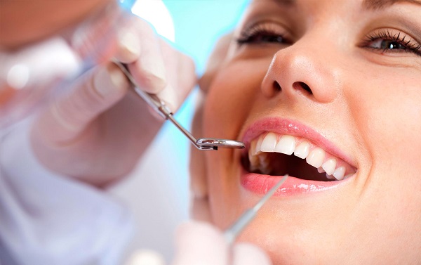 Lấy cao răng huyết thanh tại nha khoa có hại không?