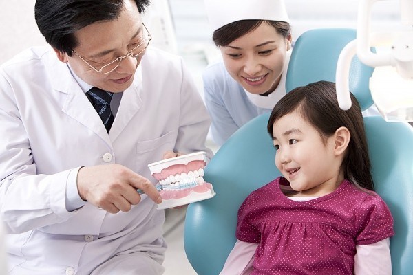Vệ sinh răng miệng cho trẻ thường xuyên