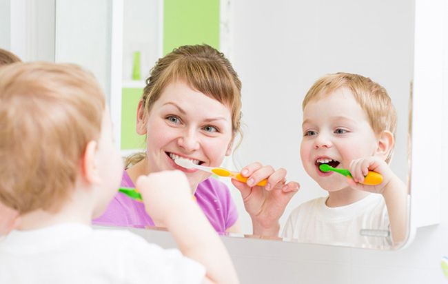 Chăm sóc răng miệng cho bé